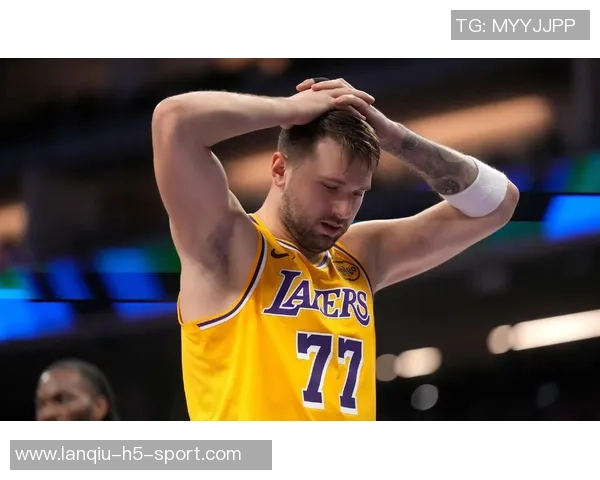 东契奇的独特风格展现大胆个性引发雷迪克赞叹